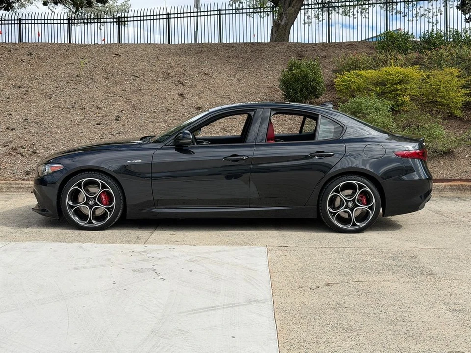2022 Alfa Romeo Giulia - Image 7 of 21