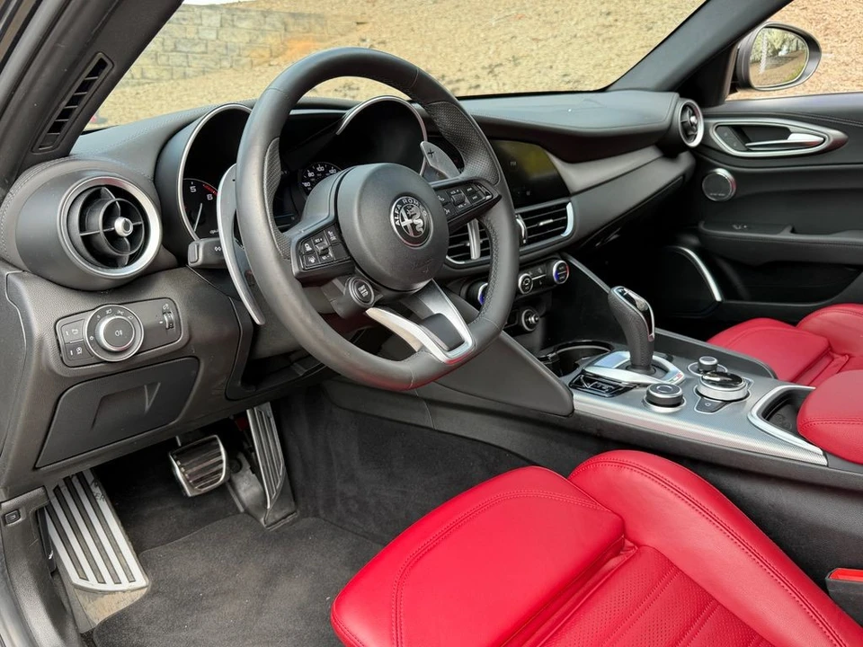 2022 Alfa Romeo Giulia - Image 14 of 21