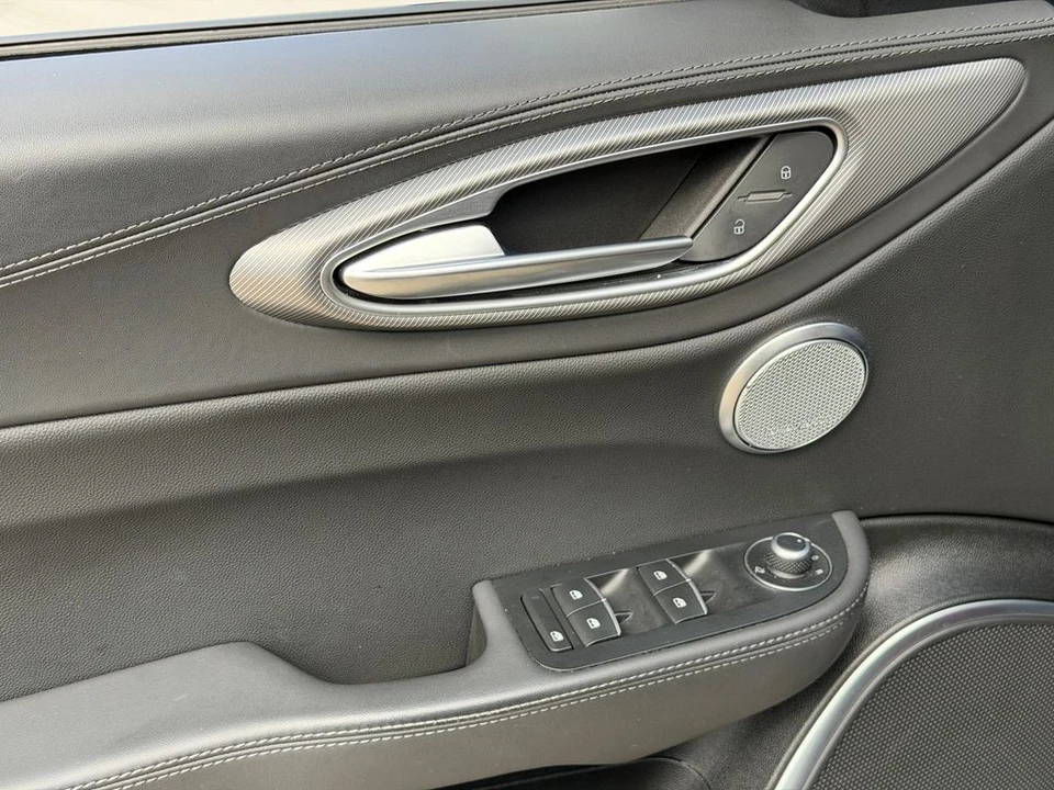 2022 Alfa Romeo Giulia - Image 13 of 21