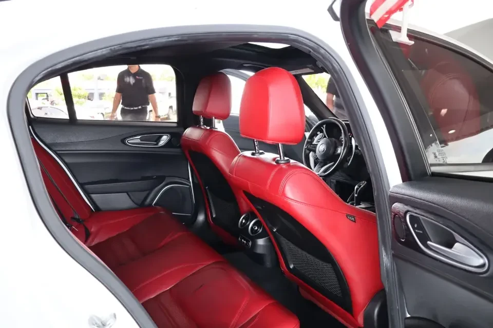 2022 Alfa Romeo Giulia - Image 6 of 7