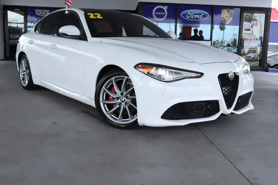 2022 Alfa Romeo Giulia - Image 2 of 7
