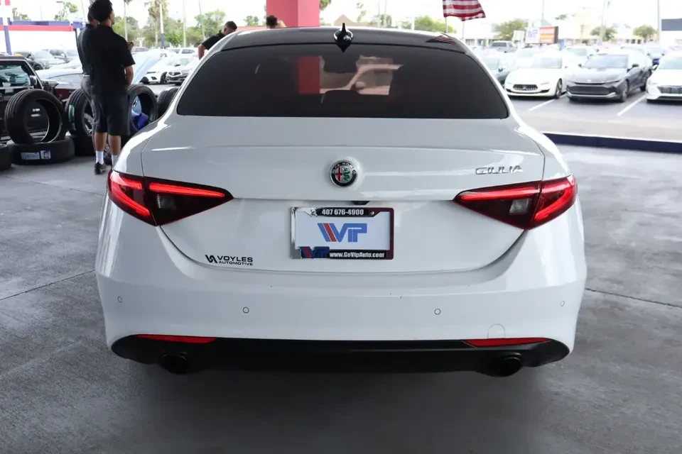 2022 Alfa Romeo Giulia - Image 3 of 7