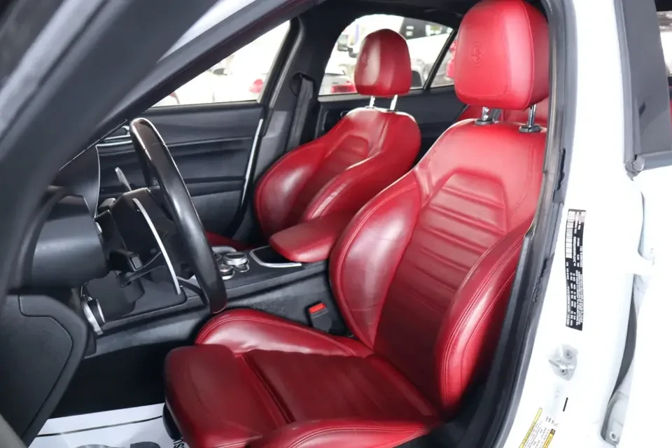 2022 Alfa Romeo Giulia - Image 4 of 7