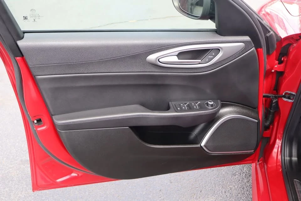 2022 Alfa Romeo Giulia - Image 7 of 16