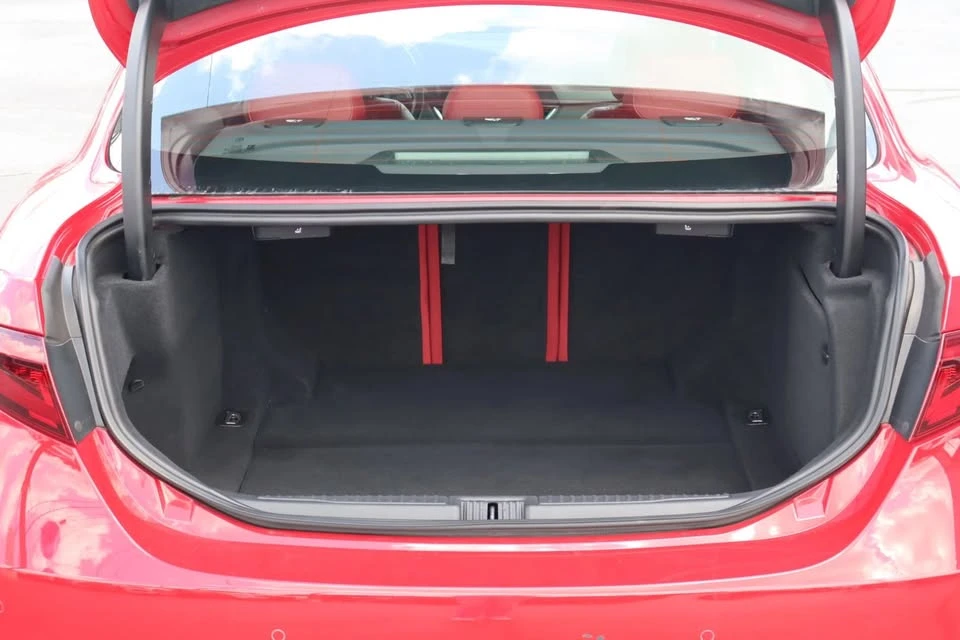 2022 Alfa Romeo Giulia - Image 17 of 19