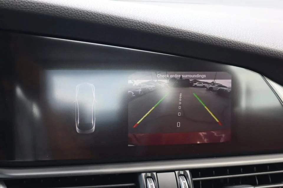 2022 Alfa Romeo Giulia - Image 9 of 19