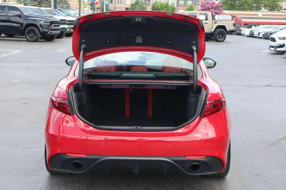 2022 Alfa Romeo Giulia - Image 16 of 19
