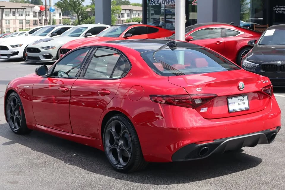 2022 Alfa Romeo Giulia - Image 3 of 19
