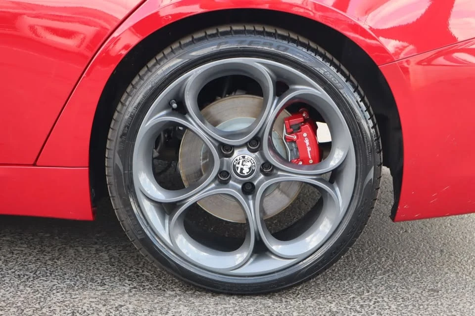 2022 Alfa Romeo Giulia - Image 19 of 19