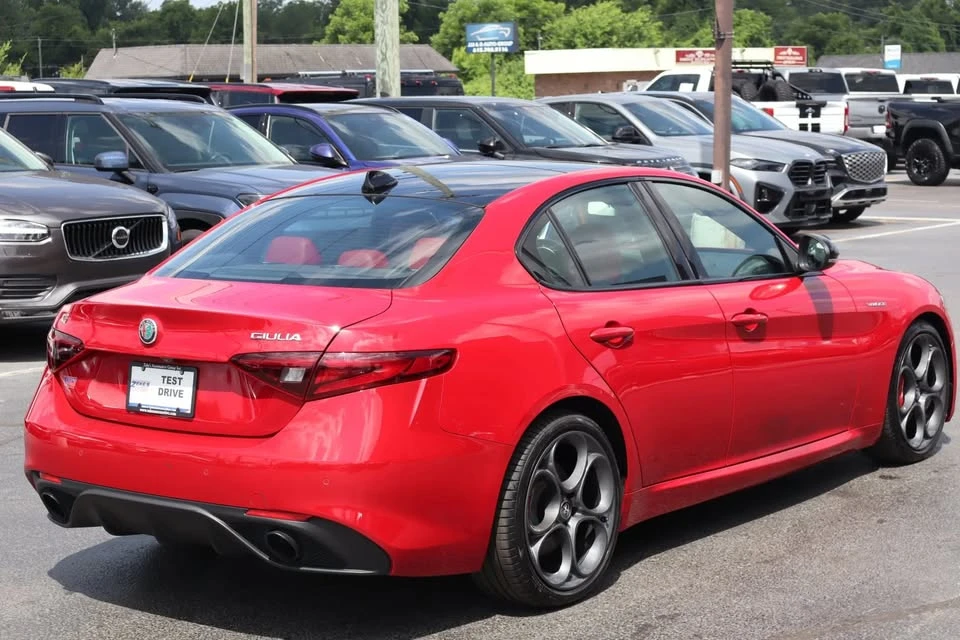 2022 Alfa Romeo Giulia - Image 5 of 19