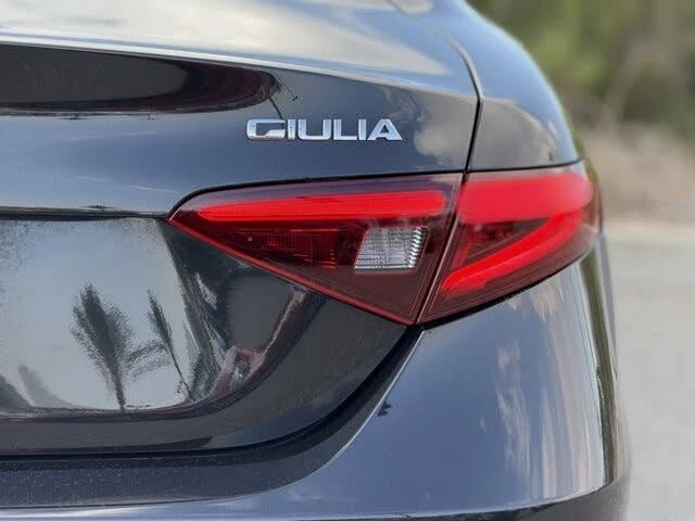 2022 Alfa Romeo Giulia - Image 9 of 16
