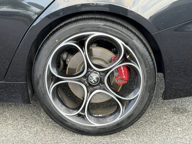 2022 Alfa Romeo Giulia - Image 10 of 16