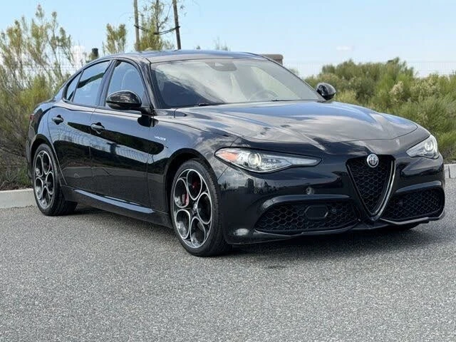 2022 Alfa Romeo Giulia - Image 5 of 16