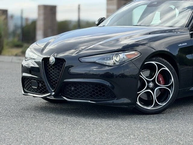 2022 Alfa Romeo Giulia - Image 2 of 16