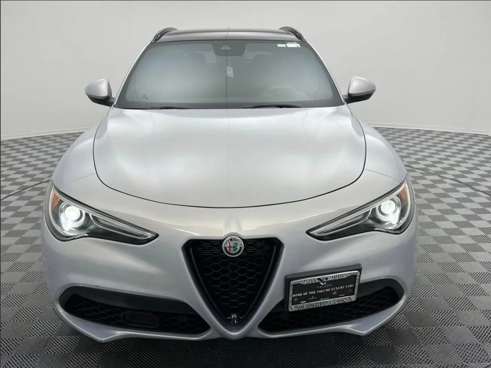 2022 Alfa Romeo Stelvio - Image 2 of 9