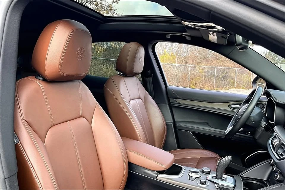 2022 Alfa Romeo Stelvio - Image 16 of 19