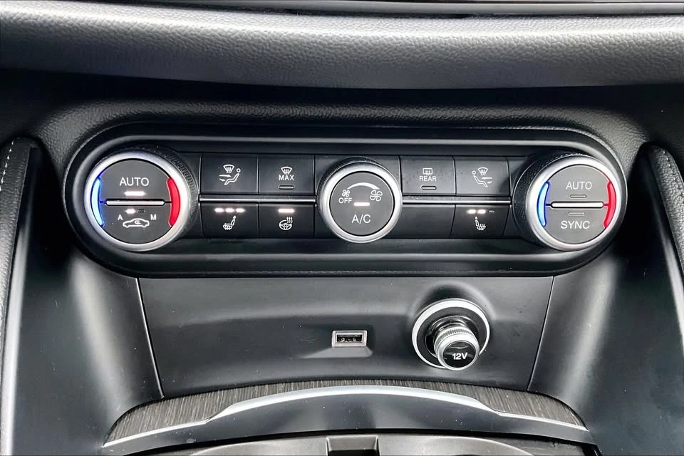 2022 Alfa Romeo Stelvio - Image 13 of 19