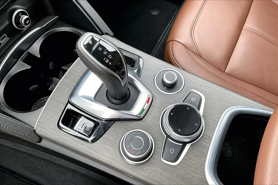 2022 Alfa Romeo Stelvio - Image 14 of 19