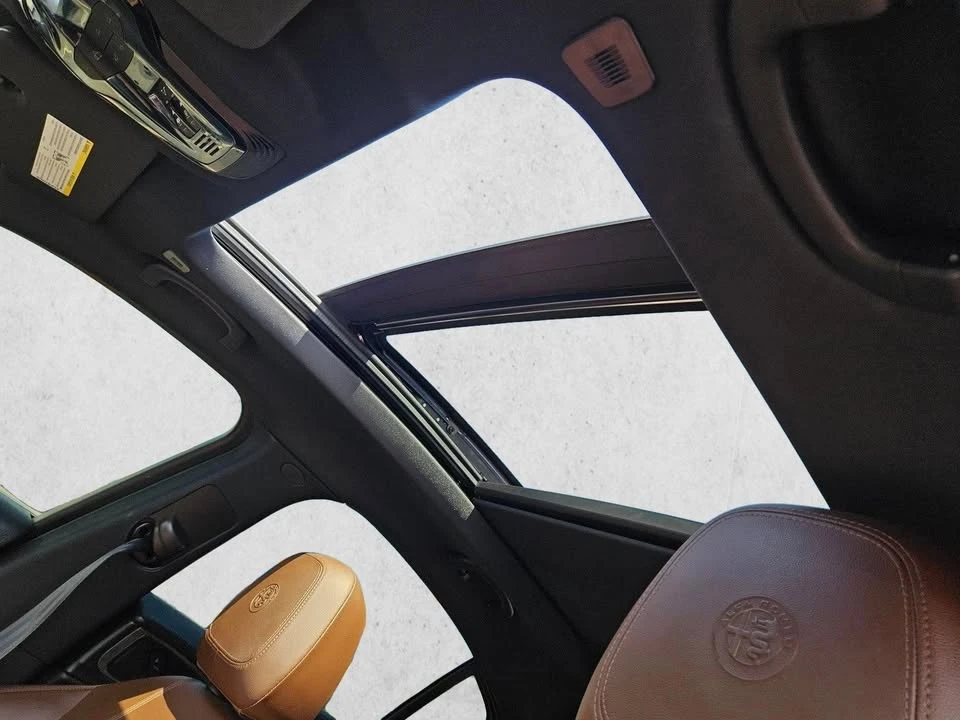 2022 Alfa Romeo Stelvio - Image 14 of 20