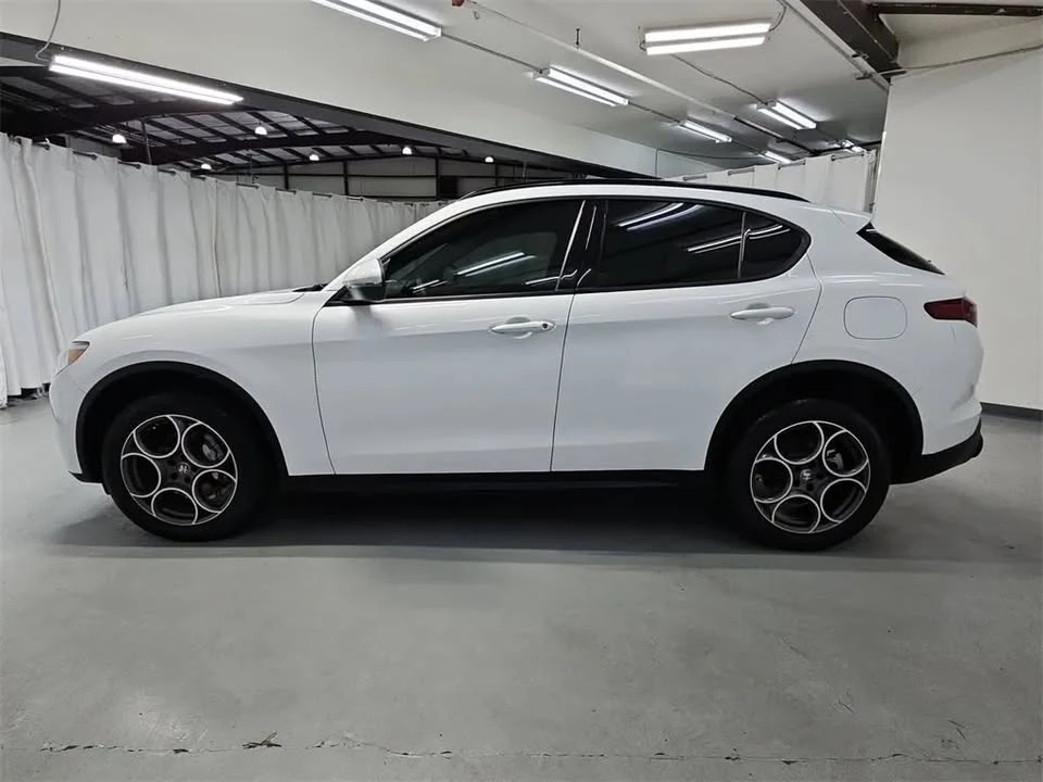 2022 Alfa Romeo Stelvio - Image 4 of 20