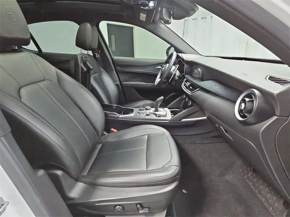 2022 Alfa Romeo Stelvio - Image 13 of 20