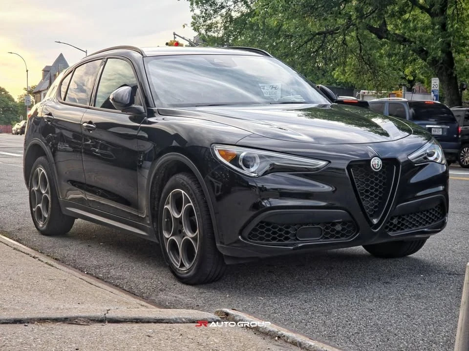 2022 Alfa Romeo Stelvio - Image 2 of 20