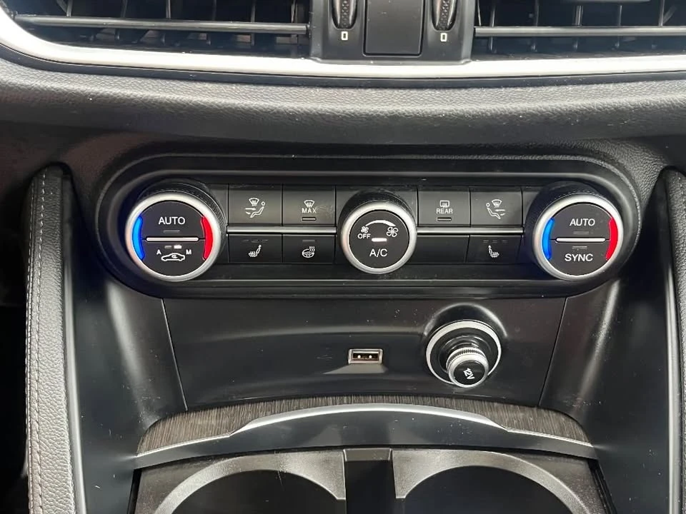 2022 Alfa Romeo Stelvio - Image 14 of 16