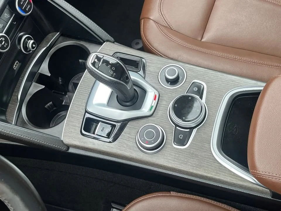 2022 Alfa Romeo Stelvio - Image 15 of 16