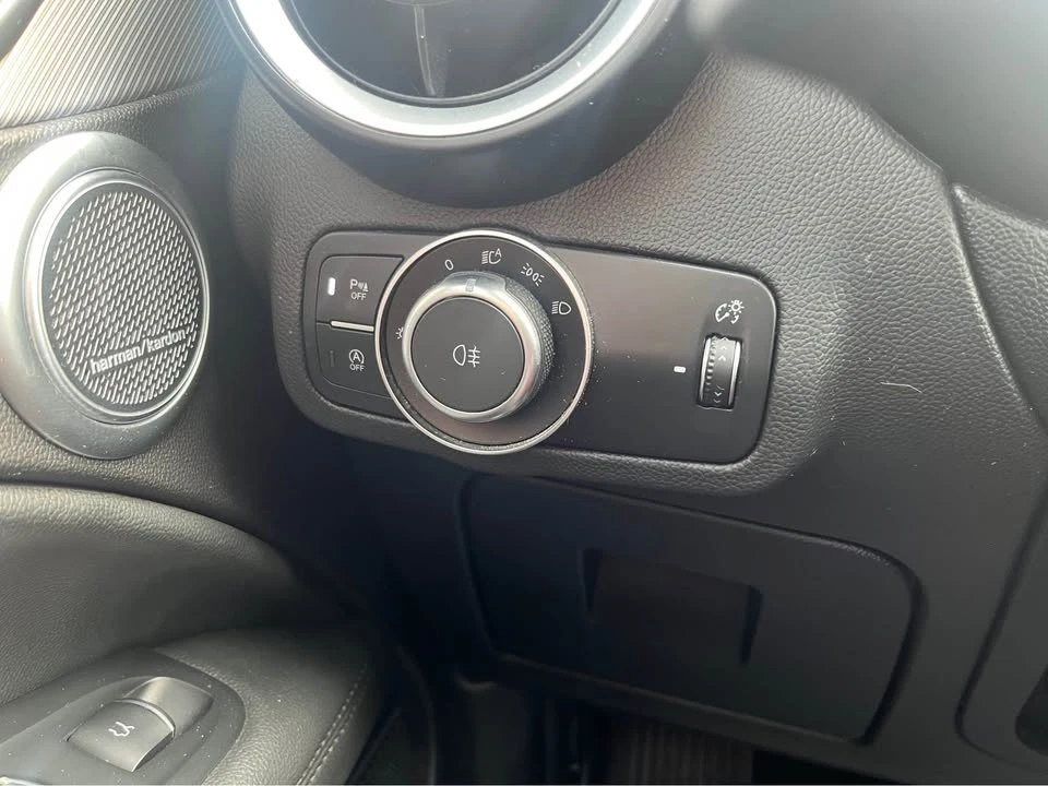 2022 Alfa Romeo Stelvio - Image 14 of 20