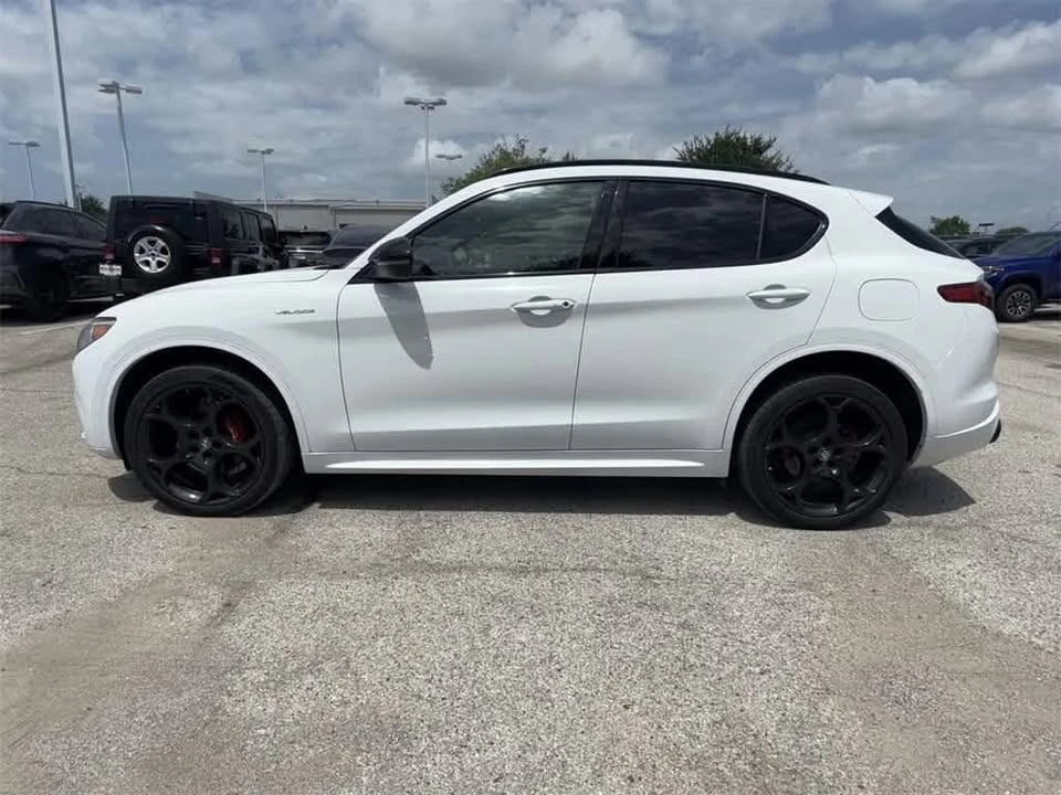 2022 Alfa Romeo Stelvio - Image 2 of 6