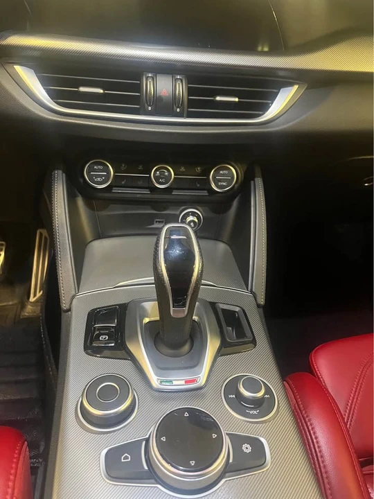 2022 Alfa Romeo Stelvio - Image 12 of 13