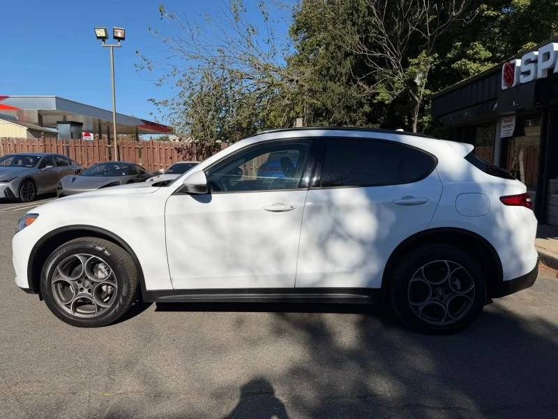 2022 Alfa Romeo Stelvio - Image 2 of 19