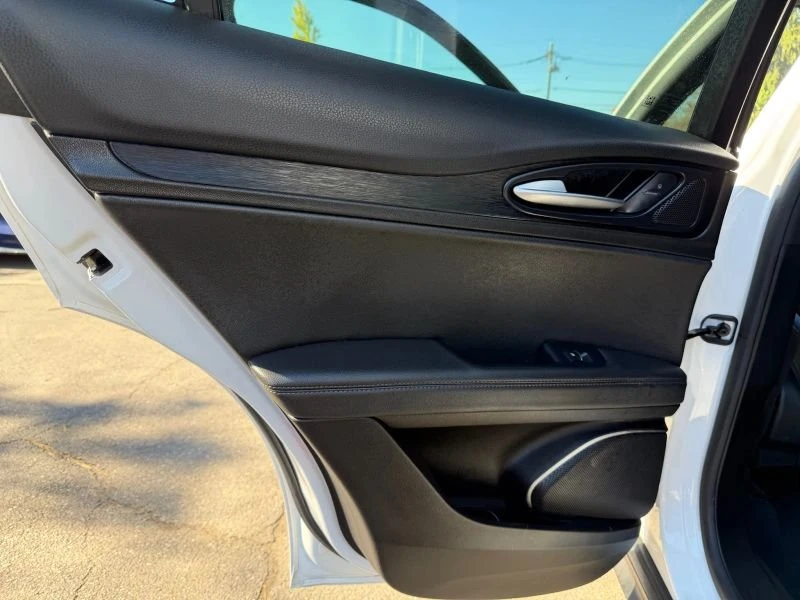 2022 Alfa Romeo Stelvio - Image 15 of 19