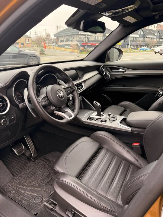 2022 Alfa Romeo Stelvio - Image 5 of 10