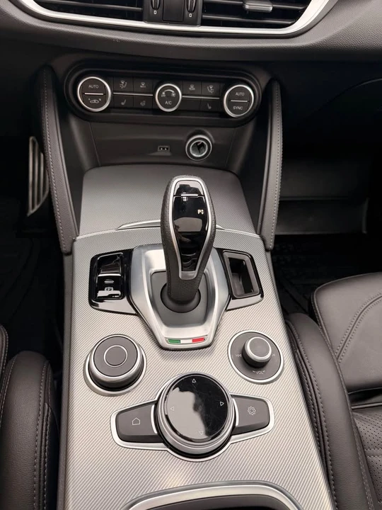 2022 Alfa Romeo Stelvio - Image 7 of 10
