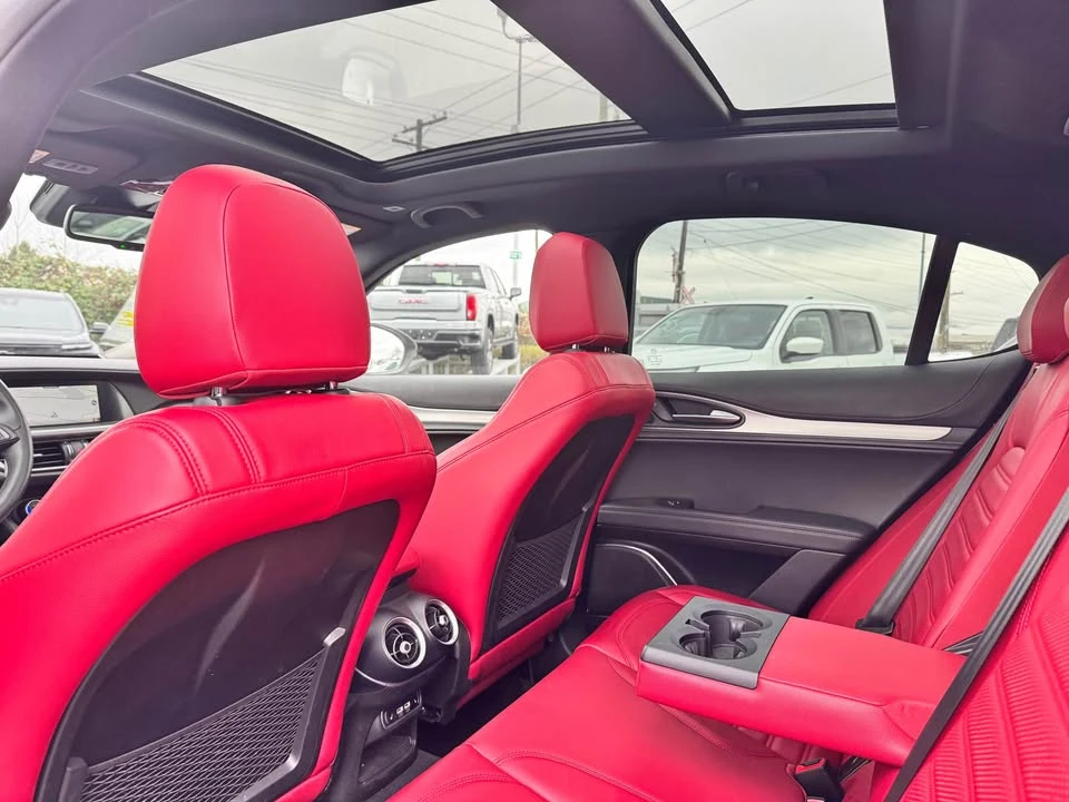 2022 Alfa Romeo Stelvio - Image 11 of 12