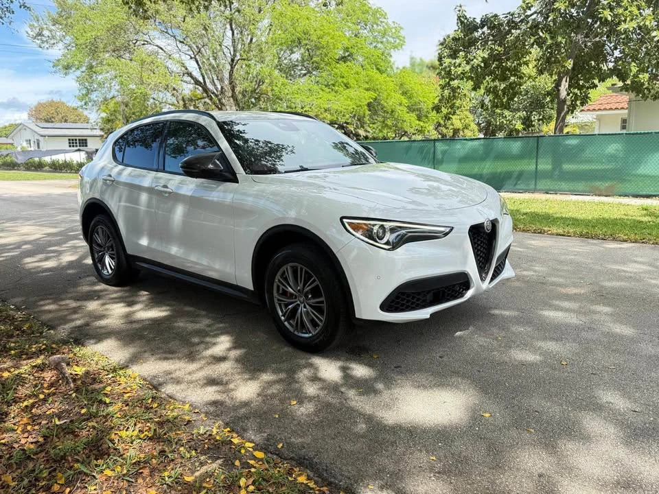 2022 Alfa Romeo Stelvio - Image 2 of 17