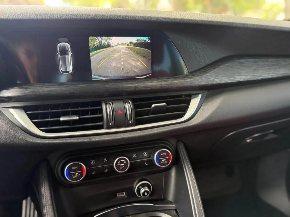 2022 Alfa Romeo Stelvio - Image 16 of 17
