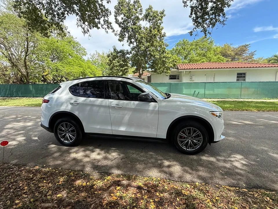 2022 Alfa Romeo Stelvio - Image 3 of 17
