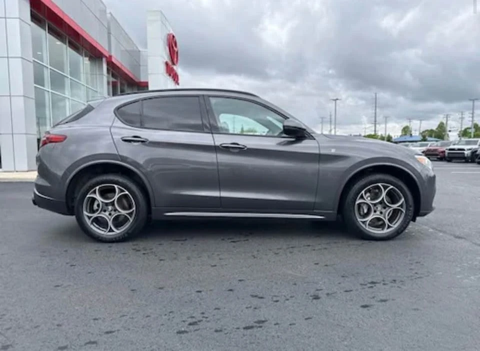 2022 Alfa Romeo Stelvio - Image 4 of 12