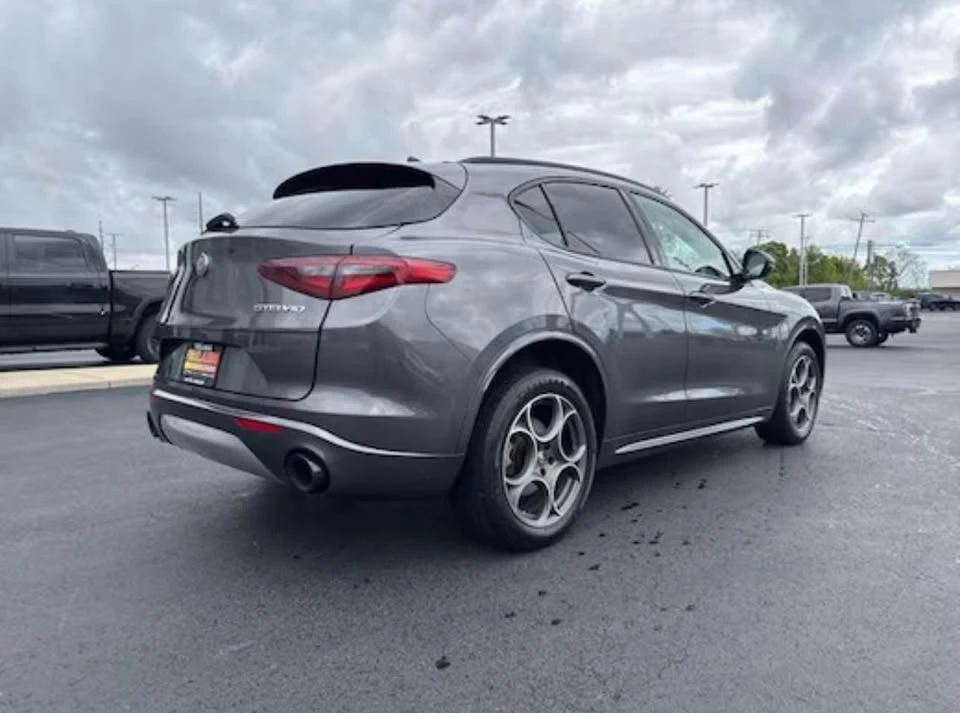 2022 Alfa Romeo Stelvio - Image 5 of 12