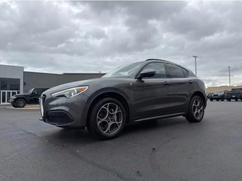 2022 Alfa Romeo Stelvio - Image 2 of 12