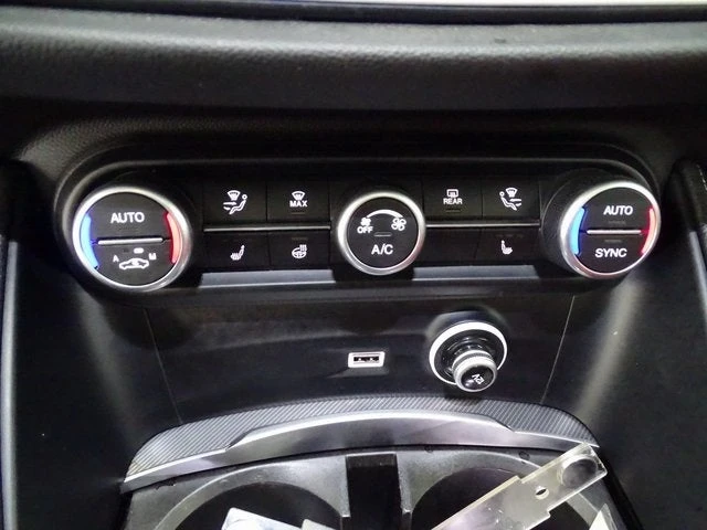 2022 Alfa Romeo Stelvio - Image 14 of 20