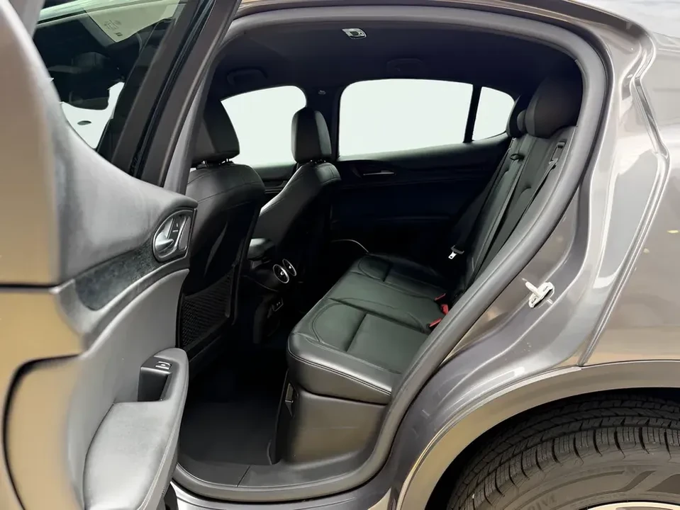 2022 Alfa Romeo Stelvio - Image 19 of 20