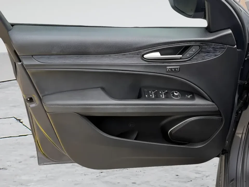 2022 Alfa Romeo Stelvio - Image 15 of 20