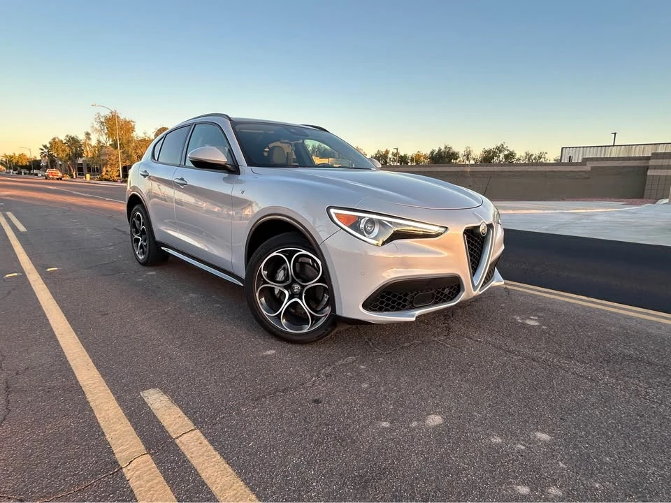 2022 Alfa Romeo Stelvio - Image 2 of 10