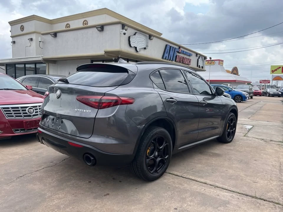 2022 Alfa Romeo Stelvio - Image 5 of 11