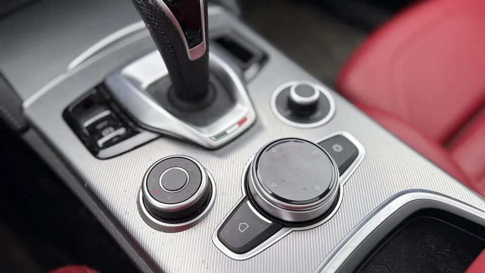 2022 Alfa Romeo Stelvio - Image 16 of 20
