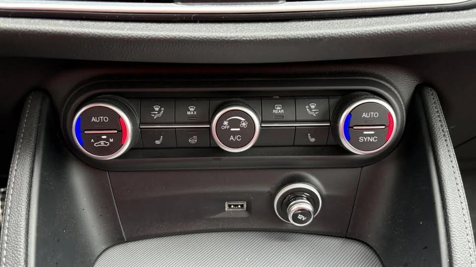 2022 Alfa Romeo Stelvio - Image 13 of 20