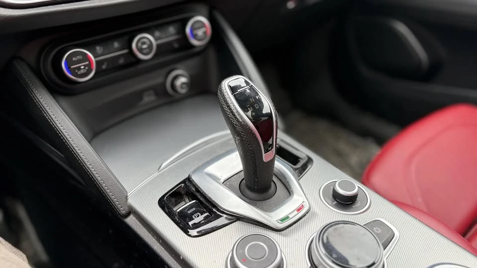 2022 Alfa Romeo Stelvio - Image 15 of 20